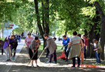 У Першотравенську переселенки з Луганщини вийшли на толоку