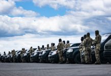 Теробороні Дніпра передали пікапи і мікроавтобуси (ФОТОФАКТ)