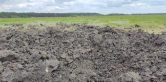 Ракета в Павлоградському районі залишила глибоку вирву