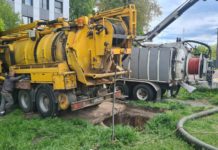 У Павлограді чистять важливий колектор: чим він забитий