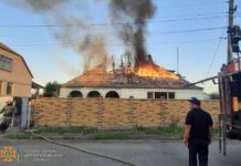 У Павлограді згорів дах будинку (ФОТО)
