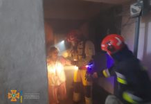 На центральній вулиці Павлограда загорівся балкон