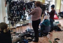 У Тернівці плетуть сітки і шиють подушки для військових (ФОТО)