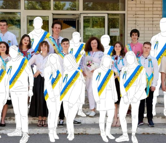 Самотній вальс і незвичне фото: випускники Павлограда прощаються зі школою