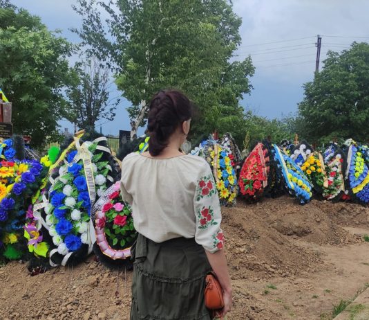 Над могилою Олександра «Шкіпера» в Павлограді підняли прапори