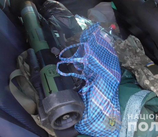 На блокпосту у Павлограді вилучили гранатомет та боєприпаси