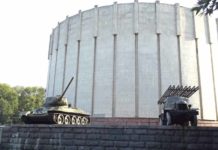 Росіяни видали за техніку ЗСУ експонати музею у Дніпрі (ФОТО)