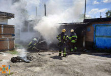 Згорів гараж з «BMW» всередині (ФОТО)