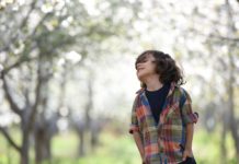 Психологиня дала поради, як допомогти дитині не боятися сирени