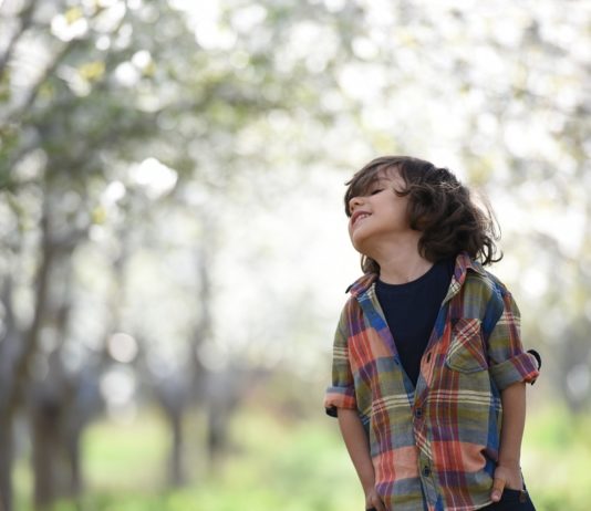 Психологиня дала поради, як допомогти дитині не боятися сирени