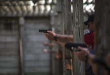 В Україні планують дозволити носіння короткоствольної зброї: подробиці