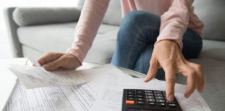 Борги за комуналку: заборонили стягувати чи ні?