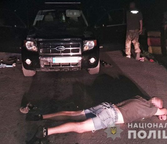 На блокпосту у Павлограді вилучили зброю