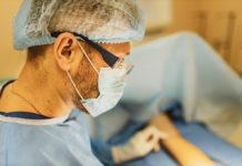 Хірург-травматолог із Дніпропетровщини з початку війни поставив на ноги понад 400 бійців