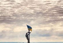 Павлоградський шахтар підняв прапор України над звільненим Високопiллям