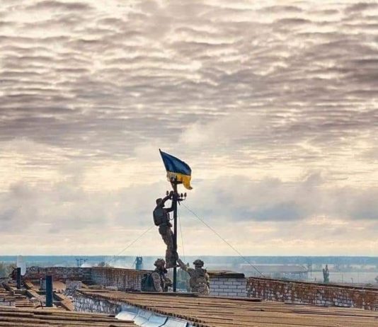 Павлоградський шахтар підняв прапор України над звільненим Високопiллям