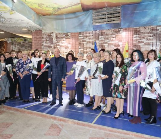 У Павлограді нагородили освітян (ФОТО)