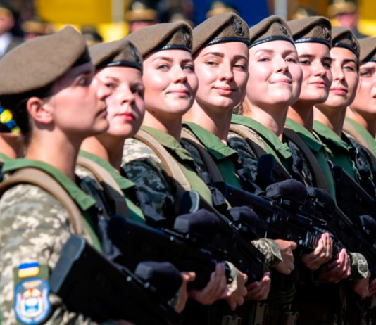 У Міноборони роз’яснили, чи будуть забороняти жінкам виїзд закордон з 1 жовтня