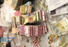 У Дніпрі директорка ритуального підприємства мала 7 млн грн хабарів щомісячно