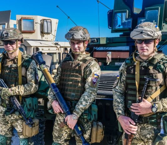 Військовослужбовці зможуть отримати право виїзду за кордон – нардеп