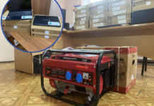 В школи Павлограда передали ноутбуки і генератори