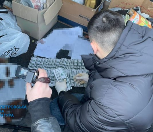 На Дніпропетровщині чоловік обіцяв переправити за кордон: скільки коштувала «послуга»?