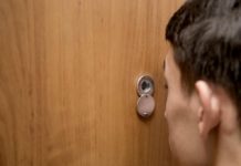 Павлоградець п’яною вихідкою довів сусідів