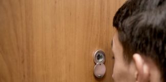 Павлоградець п’яною вихідкою довів сусідів