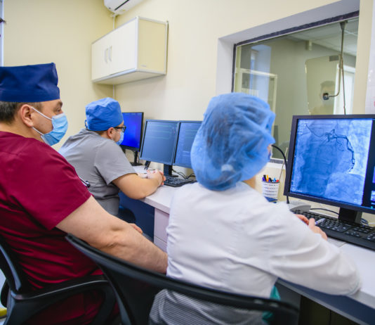 Міністру МОЗ показали, як працює новий ангіограф в одній з павлоградських лікарень (ФОТО)