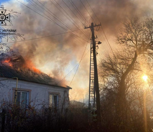 У Павлограді загорівся будинок (ФОТО)