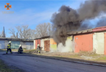 У Павлограді горів гараж і машина всередині (ВІДЕО)