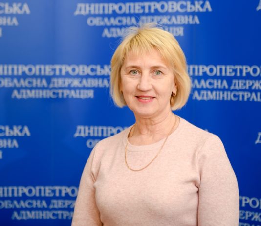 «Виходили працювати і в ніч»: співробітниця УСЗН з Павлограда отримала нагороду