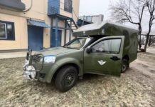 Павлоградські волонтери допомогли відремонтувати евакомобіль