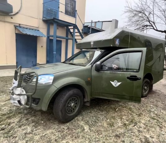 Павлоградські волонтери допомогли відремонтувати евакомобіль