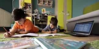 Скільки павлоградських учнів виїхали за кордон?