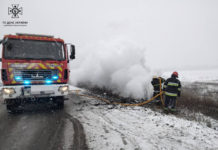 Неподалік Петропавлівки зіткнулися авто, сталася пожежа (ВІДЕО)