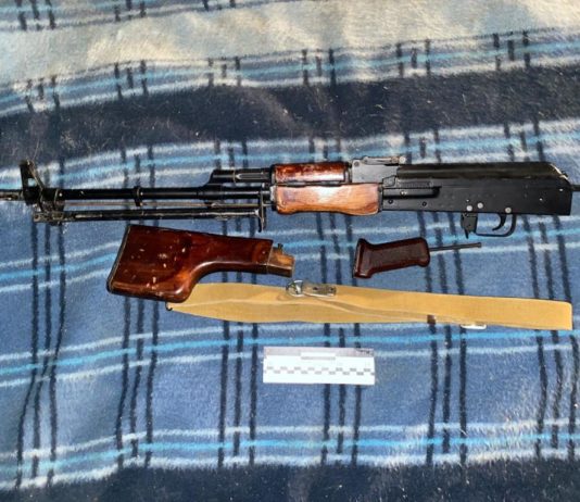 На Павлоградщині зупинили авто зі зброєю