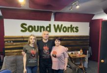 Родина з Тернівки, що чекає сина з полону, записала зворушливу пісню (ВІДЕО)