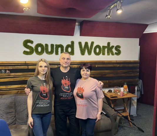 Родина з Тернівки, що чекає сина з полону, записала зворушливу пісню (ВІДЕО)