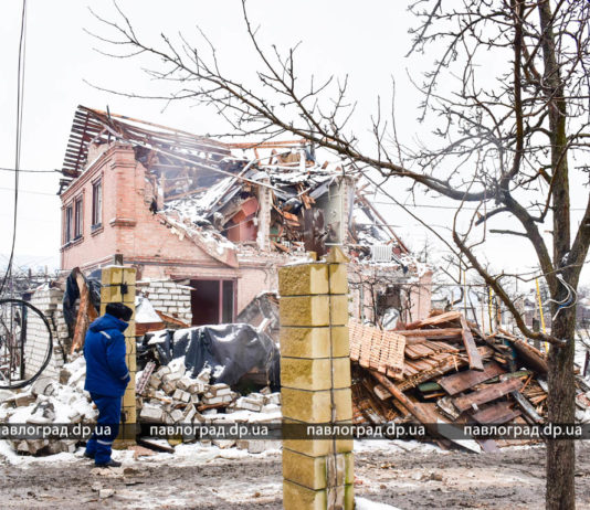 Павлоград.dp.ua поспілкувався з деякими родинами, будинки яких понівечила російська ракета (ФОТО і ВІДЕО)