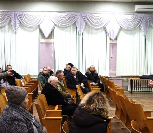У Павлограді провели зустріч міської влади постраждалими від ракетного удару