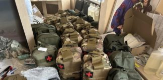 Павлоградці допомагають зібрати на фронт сучасні аптечки