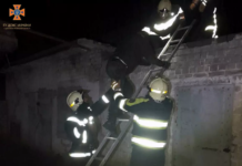 У Павлограді чоловіка зняли з даху занедбаної будівлі