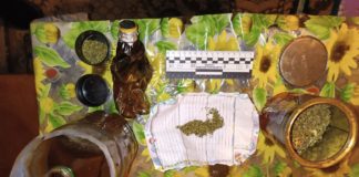 У жителя Павлоградщини знайшли гранату і наркотики