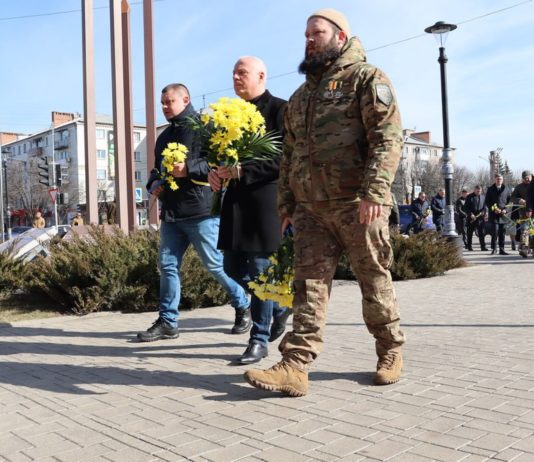 У Павлограді підняли червоно-чорний прапор (ФОТО)