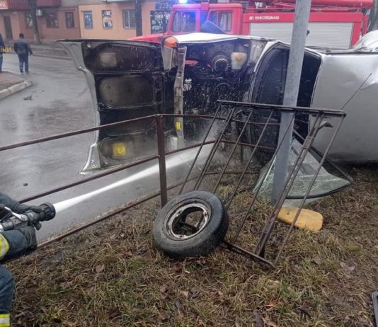 У середмісті Тернівки зіткнулися дві автівки