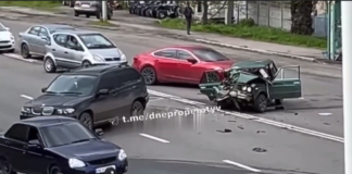 У Павлограді сталася ДТП: авто перетворилося на купу металу