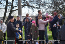 Сотні павлоградців йдуть на Великдень до храму ПЦУ (ФОТО і ВІДЕО)