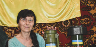 Павлоградка перетворює військове залізяччя на витвори мистецтва (ВІДЕО)