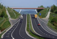 З 1 липня в Україні вступають в дію сезонні обмеження для руху вантажівок